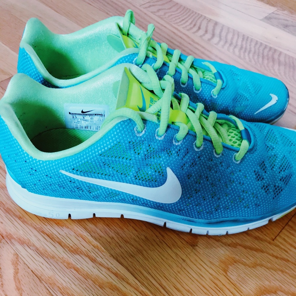 Training Nikes - Picture 4 of 4